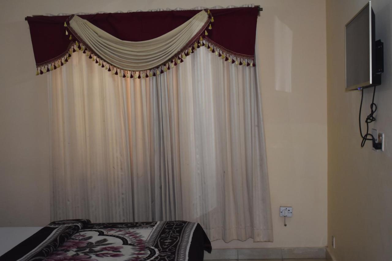 Hotel Sky Inn Rawalpindi Bagian luar foto